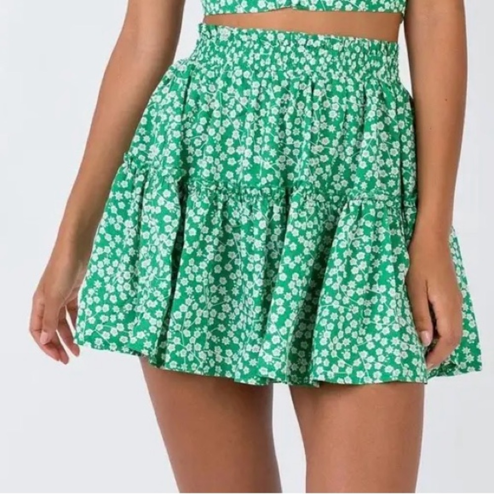 💚Princess Polly💚 Floral Green Skirt. Size US 4
